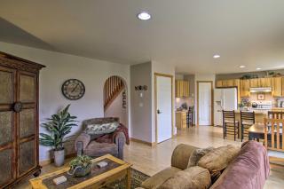 Airy Emigrant Townhome with Sweeping Mtn Views! - 1
