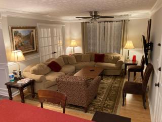 Spacious 3 Bedroom 2 bath Condo close to Five-points in Athens - Athens - 0