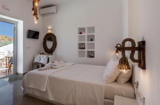 Geomilos Deluxe Rooms - Triovasálos - 1