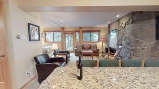 Laurelwood Condominiums 104 - 8
