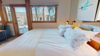 Laurelwood Condominiums 105 - 6