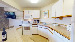 Laurelwood Condominiums 107 - 5