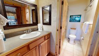 Laurelwood Condominiums 106 - 4