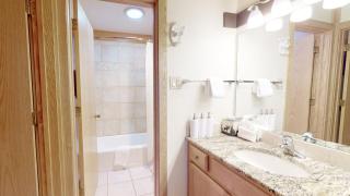 Laurelwood Condominiums 109 - 4