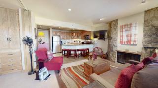 Laurelwood Condominiums 110 - 7