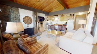 Laurelwood Condominiums 112 - 6