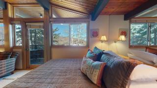 Laurelwood Condominiums 113 - 6