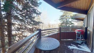 Laurelwood Condominiums 113 - 5