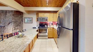 Laurelwood Condominiums 114 - 8
