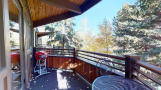 Laurelwood Condominiums 114 - 3