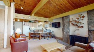 Laurelwood Condominiums 115 - 7