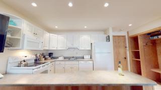 Laurelwood Condominiums 202 - 9