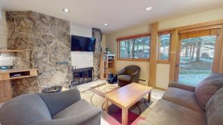 Laurelwood Condominiums 203 - 7
