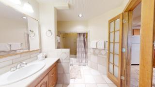 Laurelwood Condominiums 203 - 6