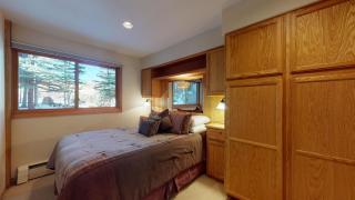 Laurelwood Condominiums 203 - 5