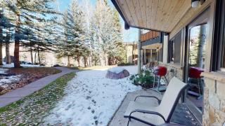 Laurelwood Condominiums 203 - 4