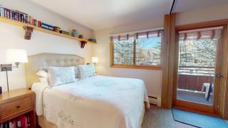 Laurelwood Condominiums 205 - 8