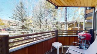 Laurelwood Condominiums 205 - 2