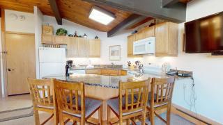 Laurelwood Condominiums 208 - 8