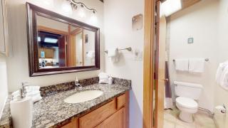 Laurelwood Condominiums 208 - 5