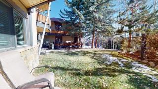 Laurelwood Condominiums 302 - 4