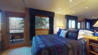 Laurelwood Condominiums 304 - 4