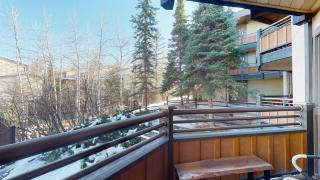 Laurelwood Condominiums 305 - 4