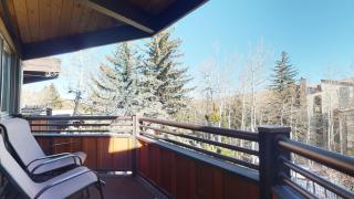 Laurelwood Condominiums 310 - 8
