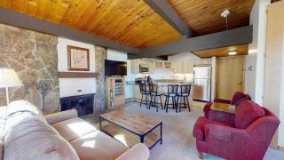 Laurelwood Condominiums 311 - 4