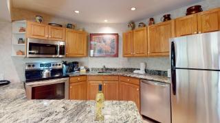 Laurelwood Condominiums 403 - 8