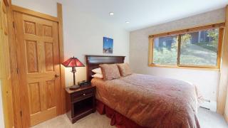 Laurelwood Condominiums 403 - 5