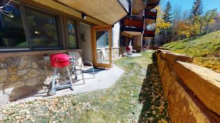 Laurelwood Condominiums 403 - 3