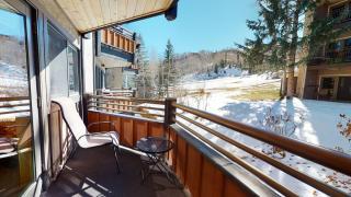 Laurelwood Condominiums 408 - 5