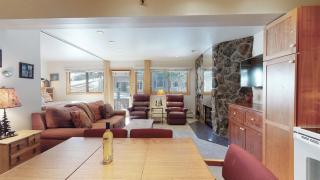 Laurelwood Condominiums 408 - 2