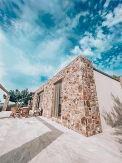 Stone built house next to the beach - 5