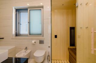 Modern Luxury Villa with Swimming Pool - Bayside View - 1