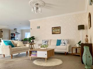 Huge 3BR Family Cosy House Ultra-Fast Wi-Fi , close to Chartwell Mall - 8