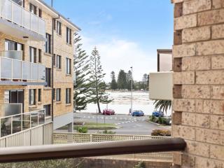 Sundowner Apartment 5 - The Entrance - 2