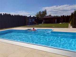 Apartamenty przy basenie blisko morza Brown - 0