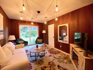 The Redwood Guesthouse at the Floras Lake Getaway - Langlois - 1