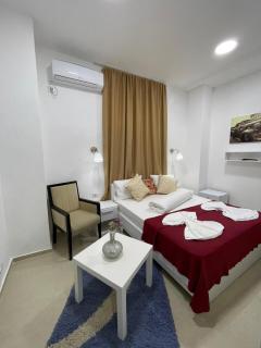 Hostel Tripoli Palace - Boekarest - 1
