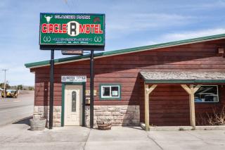 Circle R Motel - East Glacier Park - 0