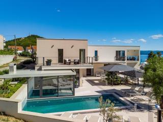 Luxury VILLA CECILIA with 4 en-suite bedrooms located 250m from the beach in Podstrana, max 8 people - Podstrana - 2