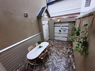 MAISON centre ville historique - Bain à remous, Sauna, cour extérieure privative - tout peut se faire à pied à 3min du vieux port, 10min de la plage, 3min d'un Parking gratuit, restaurants, boutiques, musés, etc - 8