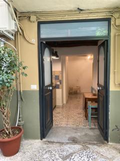 Zuccarella ''Zuccherino''nel cortile - Napoli - 2