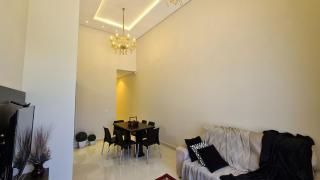 Linda casa com piscina na região central - 8