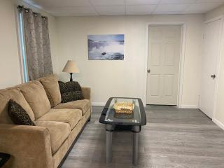 Cozy Entire 2 Bedroom Home Close to River (USA) - Niagara Falls - 3