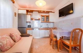 1 Bedroom Awesome Apartment In Piran - Piran - 8