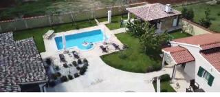 Villa Zafirah Pula - 8