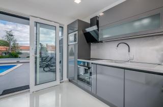 King Luxury Apartment with private Pool - 4